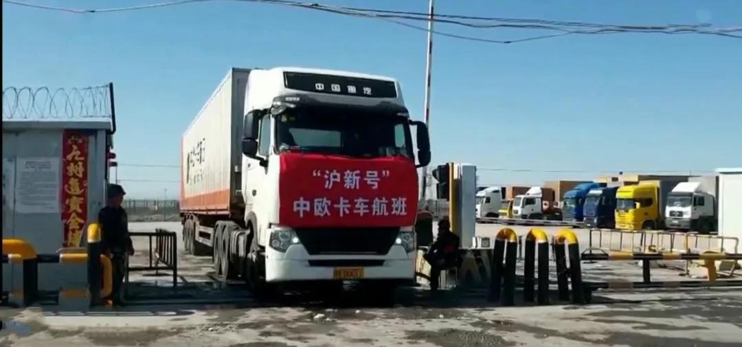 再創(chuàng)傳奇--中國(guó)重汽用實(shí)力締造中歐“卡車航班”的傳奇